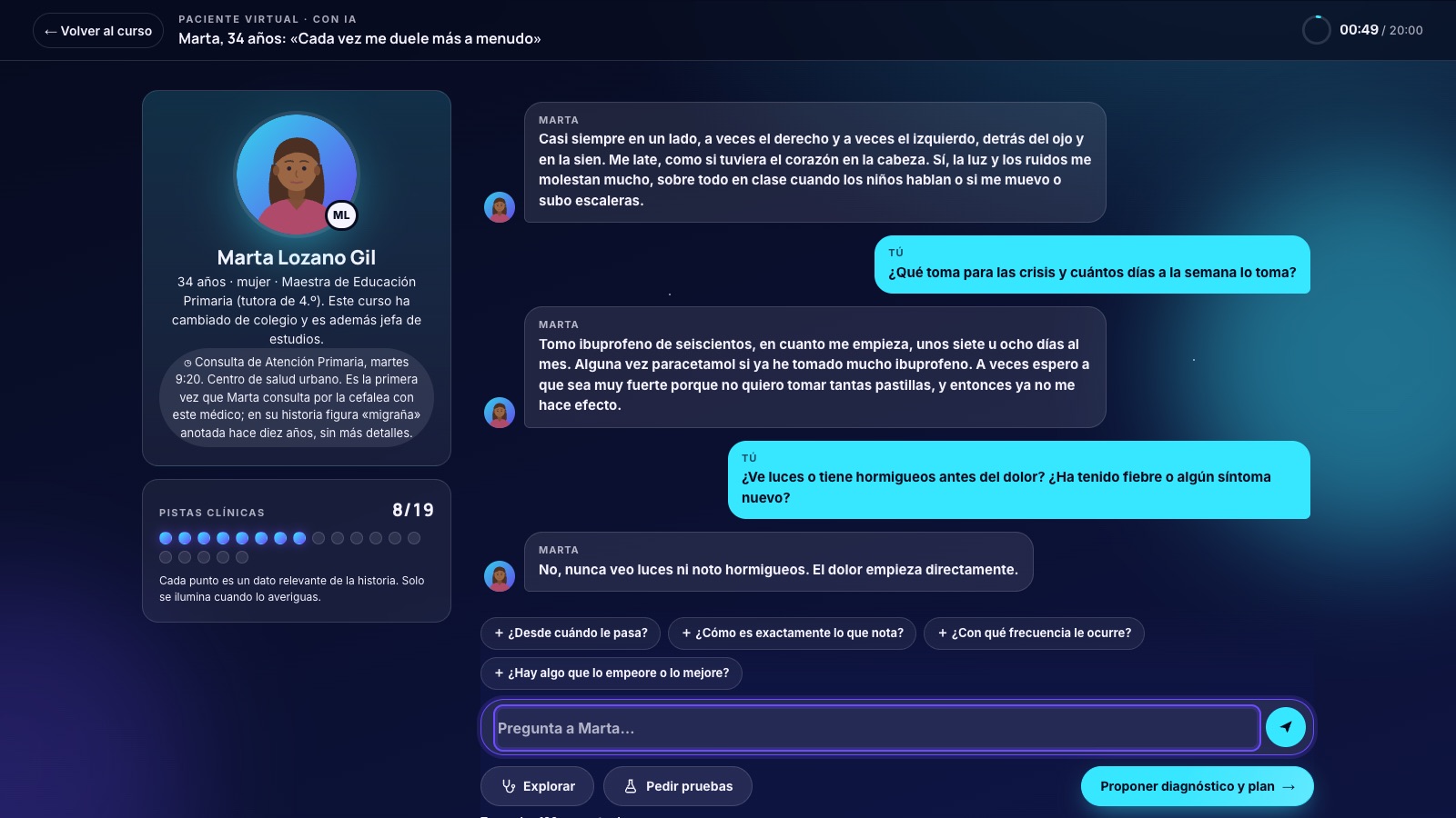 Entrevista con una paciente virtual: el médico pregunta por la frecuencia de las crisis y la paciente responde